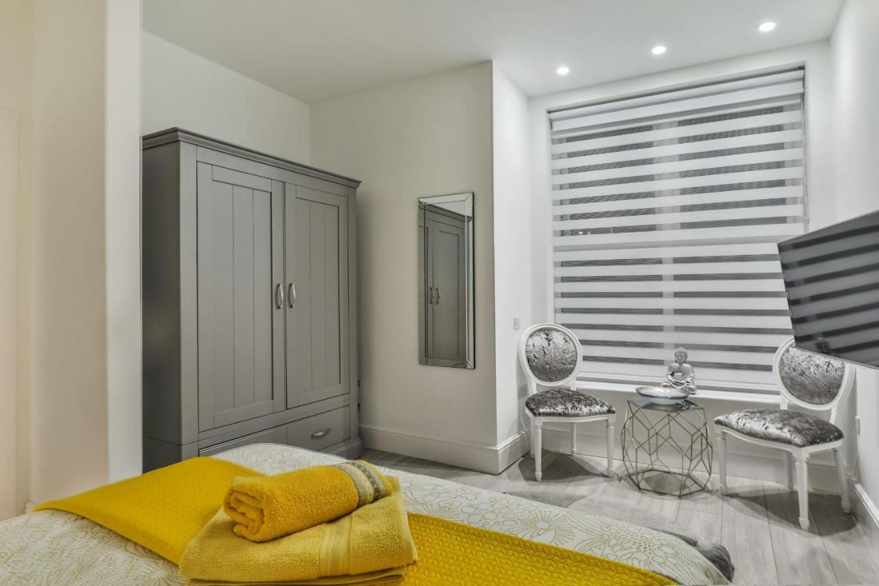Tudor House Holidays - The For 2 People Scarborough