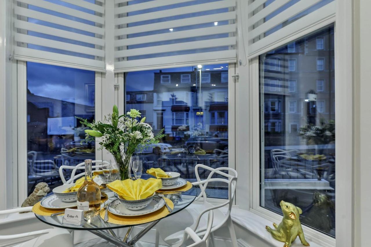Tudor House Holidays - The For 2 People *