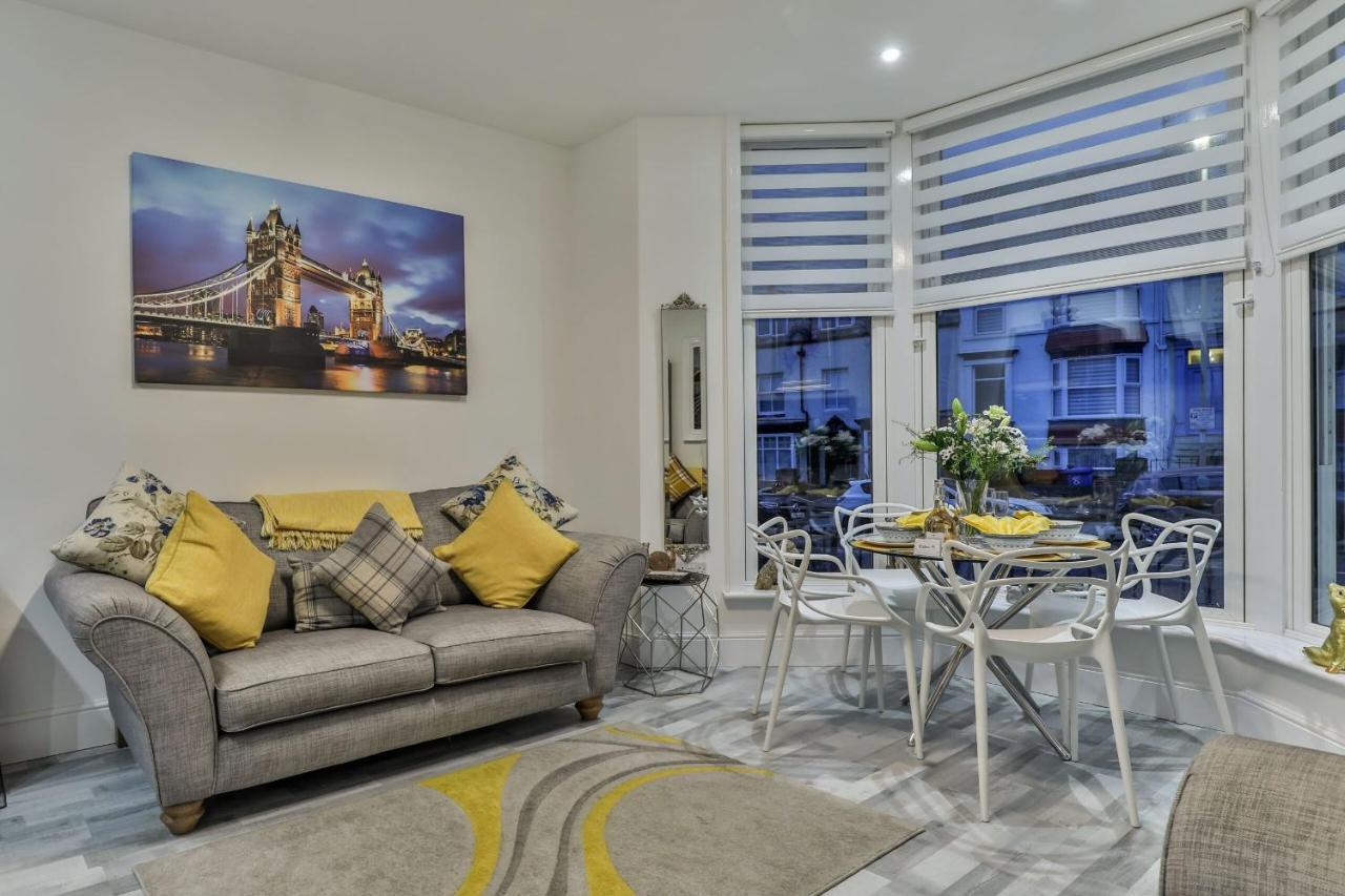 Tudor House Holidays - The For 2 People Scarborough