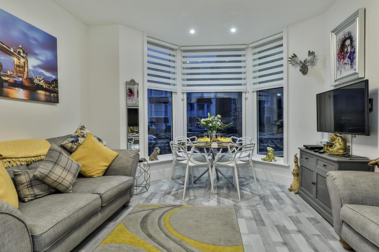 Tudor House Holidays - The For 2 People Scarborough